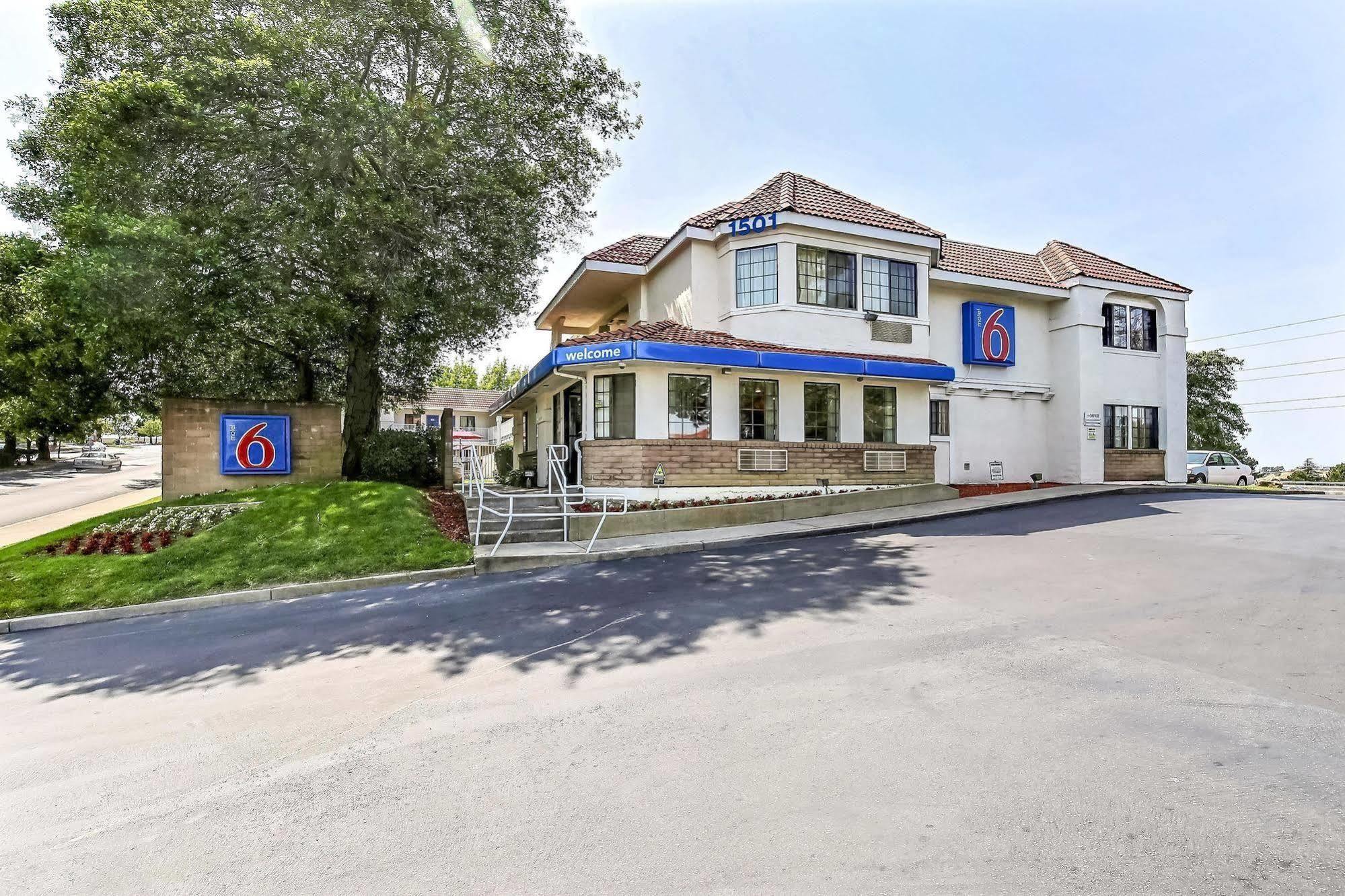Motel 6-Pinole, Ca エクステリア 写真