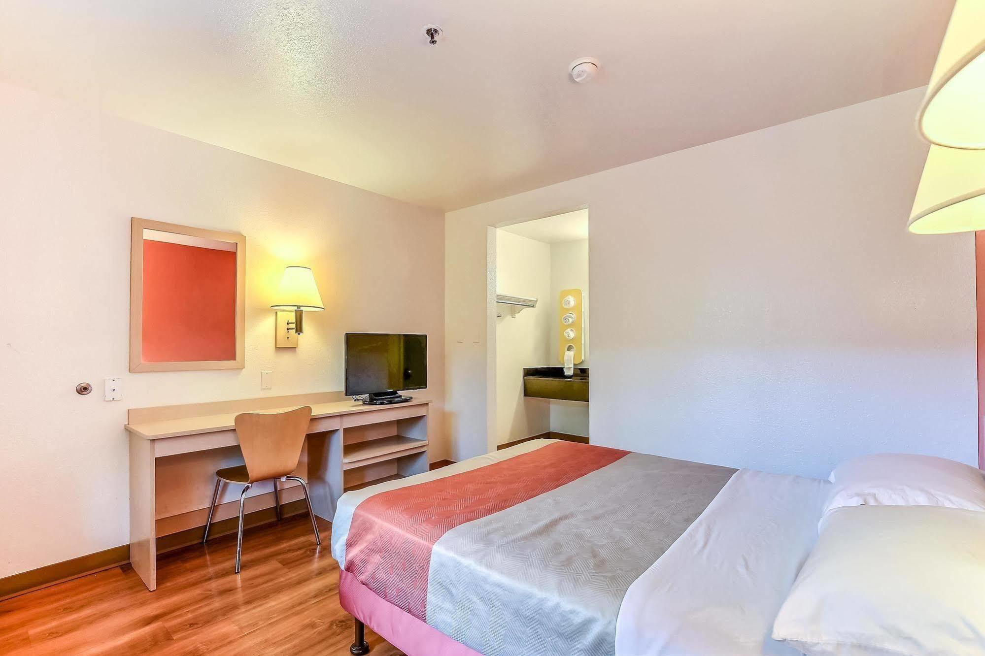 Motel 6-Pinole, Ca エクステリア 写真
