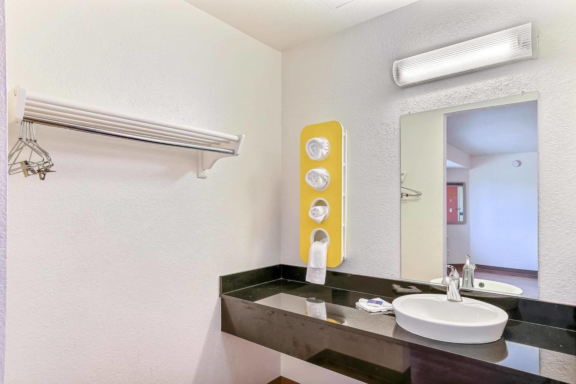 Motel 6-Pinole, Ca エクステリア 写真