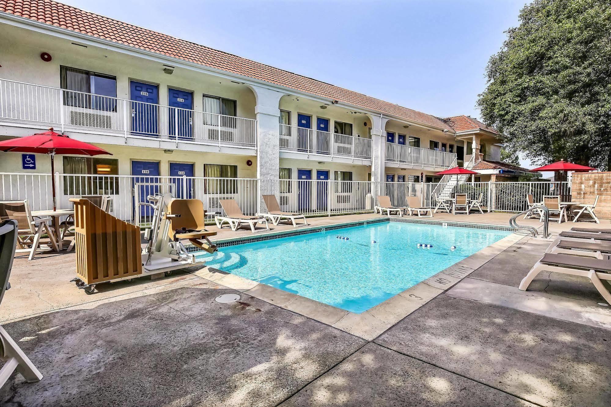 Motel 6-Pinole, Ca エクステリア 写真