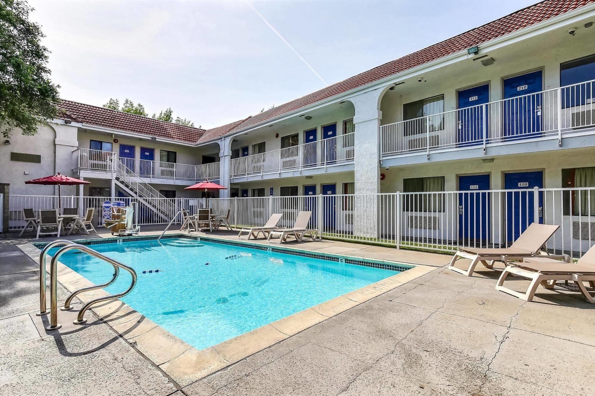 Motel 6-Pinole, Ca エクステリア 写真